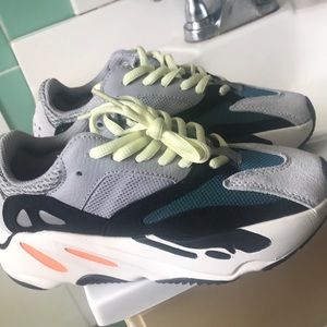 700 wave runners sneakers